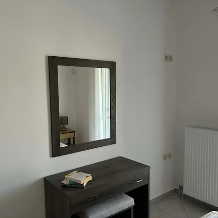 Bernie House Apartment